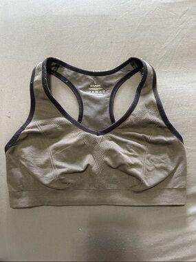Seamless Racerback Sports Bra in Olive Green